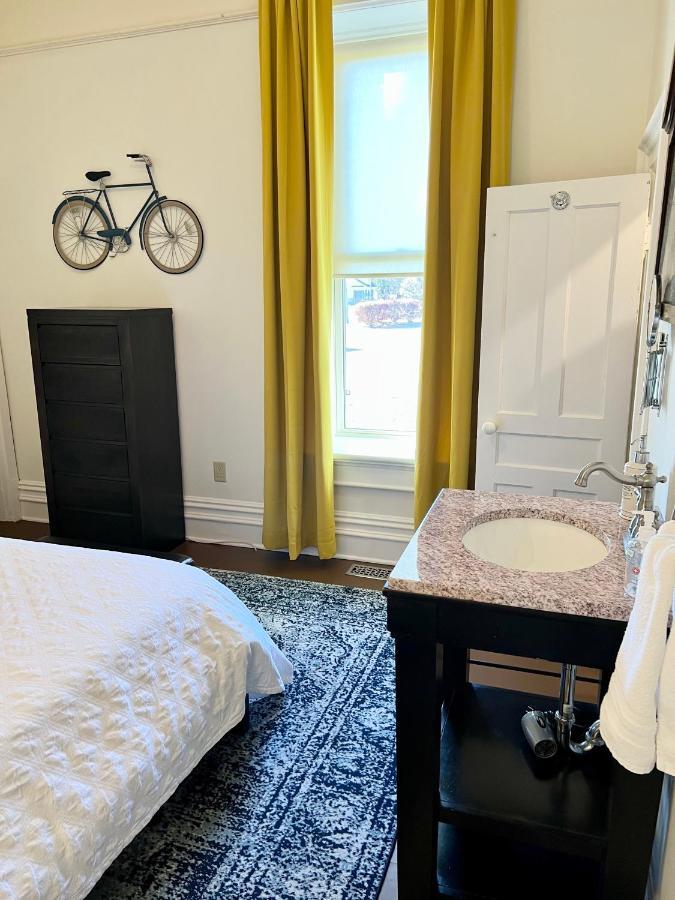 فندق The Woodbridge House Kingsville المظهر الخارجي الصورة