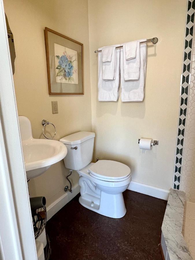 فندق The Woodbridge House Kingsville المظهر الخارجي الصورة
