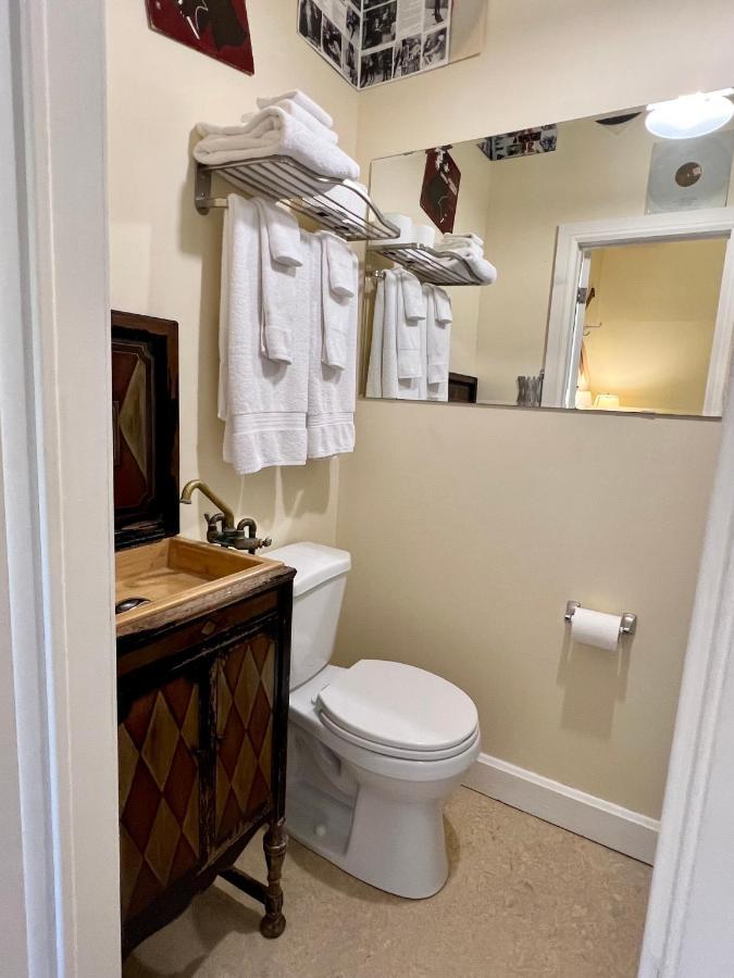 فندق The Woodbridge House Kingsville المظهر الخارجي الصورة
